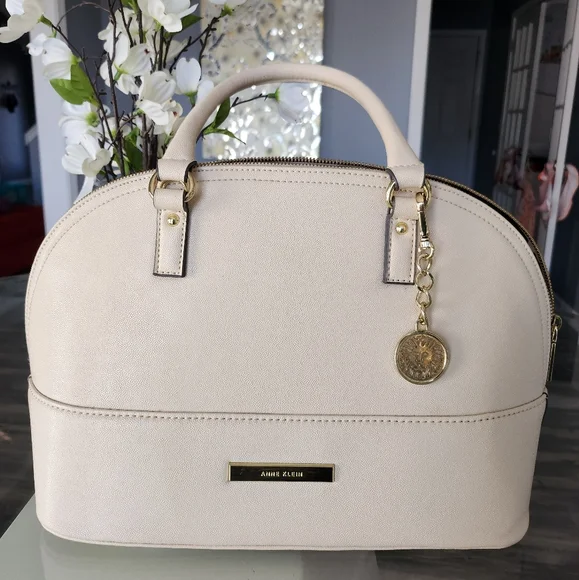 Anne Klein cream color handbag - Picture 2 of 8